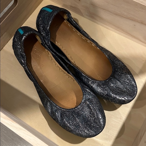 Tieks Shoes - Tieks Drago Silver Metallic Ballet Flats Size 11
